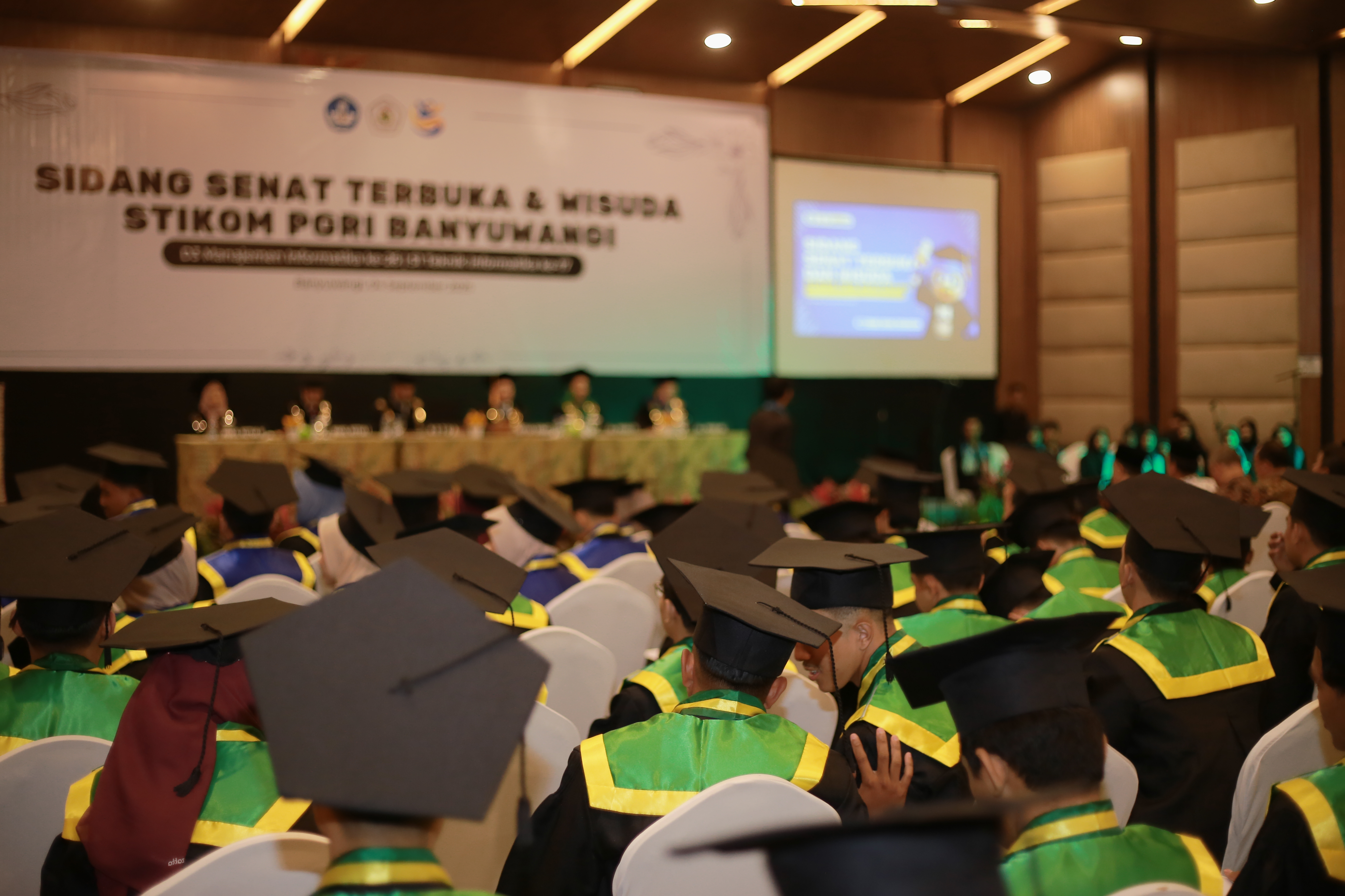 Sidang Senat Terbuka dan Wisuda ke-26 Program D3 Manajemen Informatika serta ke-17 Program S1 Teknik Informatika